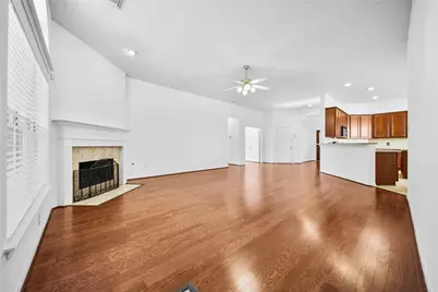 11 Griffin Hill Court, The Woodlands, TX 77382 - Photo 10