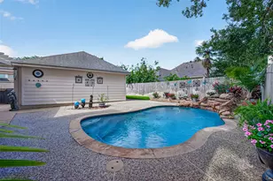 17407 Longs Peek Ct, Tomball, TX 77377 - Photo 2