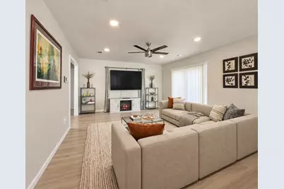 910 Centerwood Drive, Houston, TX 77013 - Photo 2