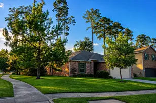 2114 Lost Timbers Dr, Conroe, TX 77304 - Photo 2