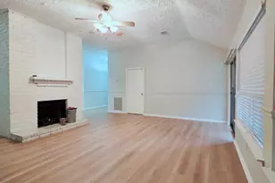 14315 Royal Hill Dr, Houston, TX 77083 - Photo 16