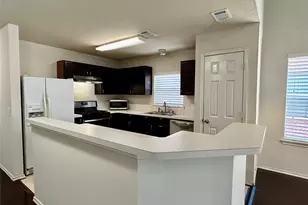 10623 Sugar Trace Dr, Sugar Land, TX 77498 - Photo 6