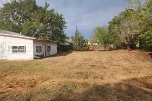 500 E Kezee, Calvert, TX 77837 - Photo 4
