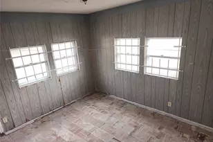 500 E Kezee, Calvert, TX 77837 - Photo 16