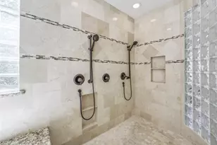 4911 Imperial St, Bellaire, TX 77401 - Photo 24