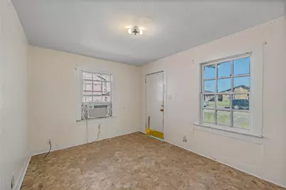 925 4th Avenue N, Texas City, TX 77590 - Photo 6