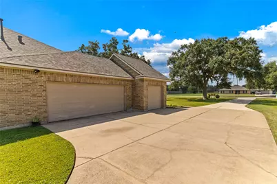 1132 Quarter Horse Trail, Angleton, TX 77515 - Photo 2
