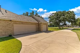 1132 Quarter Horse Trl, Angleton, TX 77515 - Photo 2