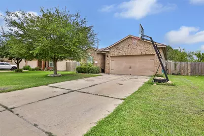 2707 Tracy Lane, Highlands, TX 77562 - Photo 2
