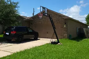 2707 Tracy Ln, Highlands, TX 77562 - Photo 4