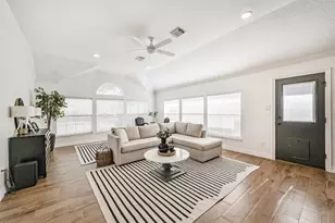 321 Pine Creek Dr, Friendswood, TX 77546 - Photo 8