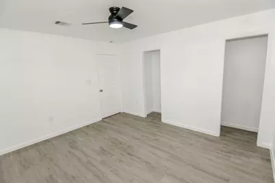 9210 Saint Lo Road, Houston, TX 77033 - Photo 18