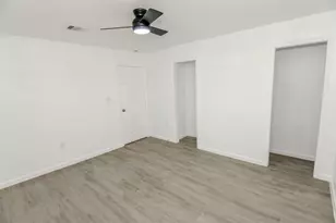 9210 St Lo Rd, Houston, TX 77033 - Photo 18