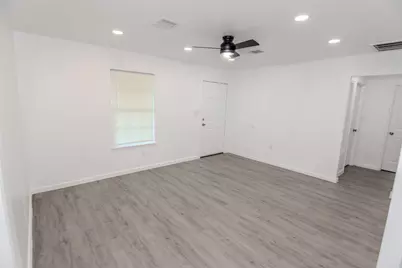 9210 Saint Lo Road, Houston, TX 77033 - Photo 4