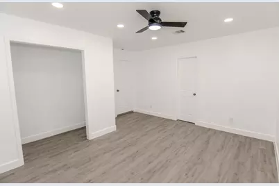 9210 Saint Lo Road, Houston, TX 77033 - Photo 10