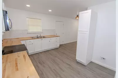 9210 Saint Lo Road, Houston, TX 77033 - Photo 8