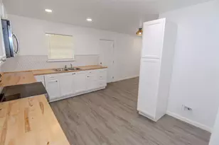 9210 St Lo Rd, Houston, TX 77033 - Photo 8