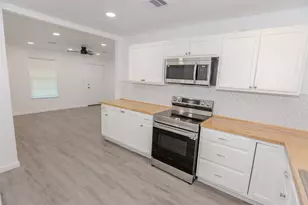 9210 St Lo Rd, Houston, TX 77033 - Photo 6