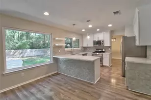 18 Shinyrock Pl, The Woodlands, TX 77381 - Photo 6