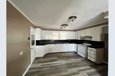 103 E Stone Street, Brenham, TX 77833 - Photo 2