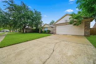 2819 Kettle Run, Sugar Land, TX 77479 - Photo 2