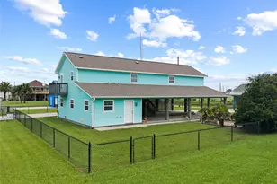 930 West Ln, Crystal Beach, TX 77650 - Photo 36