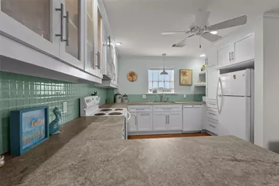 930 West Lane, Crystal Beach, TX 77650 - Photo 14