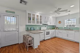 930 West Ln, Crystal Beach, TX 77650 - Photo 4