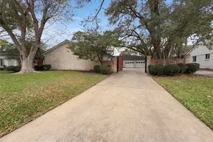10726 Sugar Hill Dr, Houston, TX 77042 - Photo 6