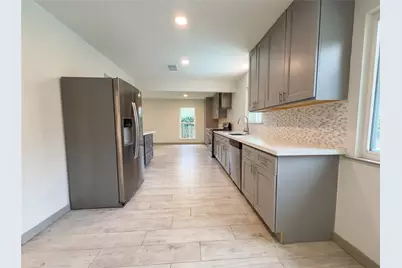 10726 Sugar Hill Drive, Houston, TX 77042 - Photo 8