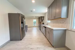 10726 Sugar Hill Dr, Houston, TX 77042 - Photo 8