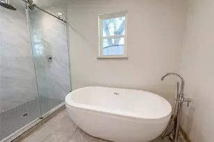 10726 Sugar Hill Dr, Houston, TX 77042 - Photo 16