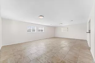 7302 Jones Dr, Galveston, TX 77551 - Photo 12