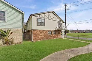7302 Jones Dr, Galveston, TX 77551 - Photo 4