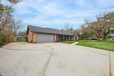 403 Colonial Drive, Friendswood, TX 77546 - Photo 26