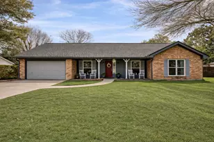 403 Colonial Dr, Friendswood, TX 77546 - Photo 1