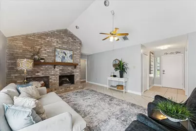 403 Colonial Drive, Friendswood, TX 77546 - Photo 4