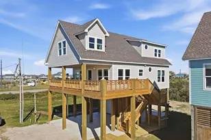 990 Peachtree, Gilchrist, TX 77617 - Photo 2