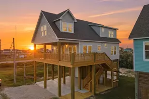 990 Peachtree, Gilchrist, TX 77617 - Photo 1