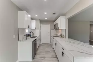 13979 Towne Way Dr, Sugar Land, TX 77498 - Photo 2