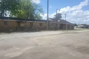 708 N Velasco St, Angleton, TX 77515 - Photo 6