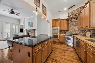 2128 Harold St, Houston, TX 77098 - Photo 2
