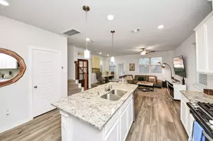 8207 Rising Stream Dr, Houston, TX 77063 - Photo 18