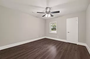 9623 Meadowglen Ln, Houston, TX 77063 - Photo 16