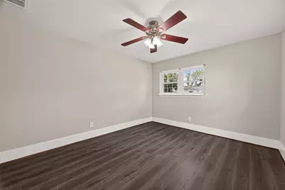 9623 Meadowglen Lane, Houston, TX 77063 - Photo 22