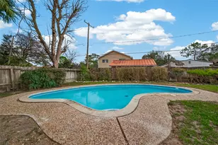 9623 Meadowglen Ln, Houston, TX 77063 - Photo 30