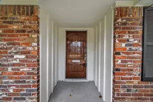 9623 Meadowglen Ln, Houston, TX 77063 - Photo 2