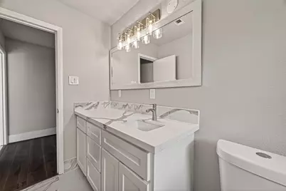 9623 Meadowglen Lane, Houston, TX 77063 - Photo 14
