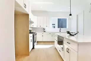 1016 W 15th 1/2 St, Houston, TX 77008 - Photo 12