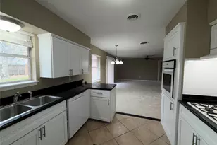 7306 Troulon Dr, Houston, TX 77074 - Photo 8